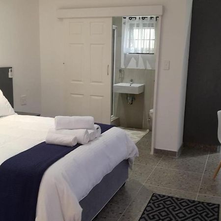 The Wishing Well Guest House Self-Catering พอร์ตเอ็ดเวิร์ด ภายนอก รูปภาพ